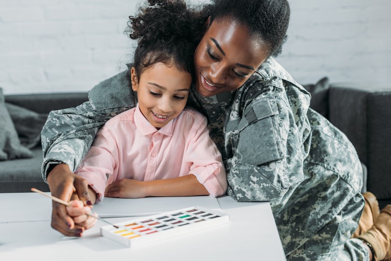 image of soldier mom with daughter